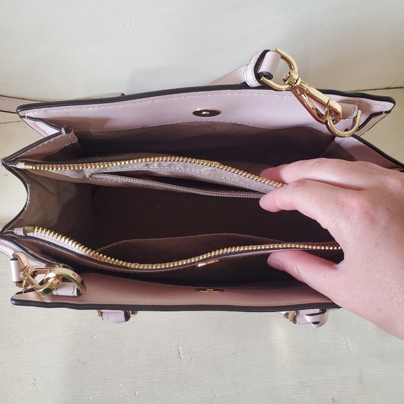 Michael Kors purse - Picture 4 of 7